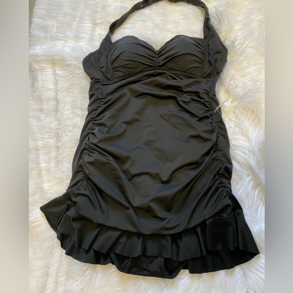 Adorable black one piece skirt suit Ana bathing suit